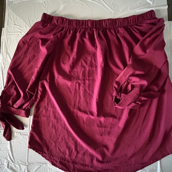 Time to bloom 3/4 sleeve off the shoulder maroon top in a size 1X - Picture 3 of 4